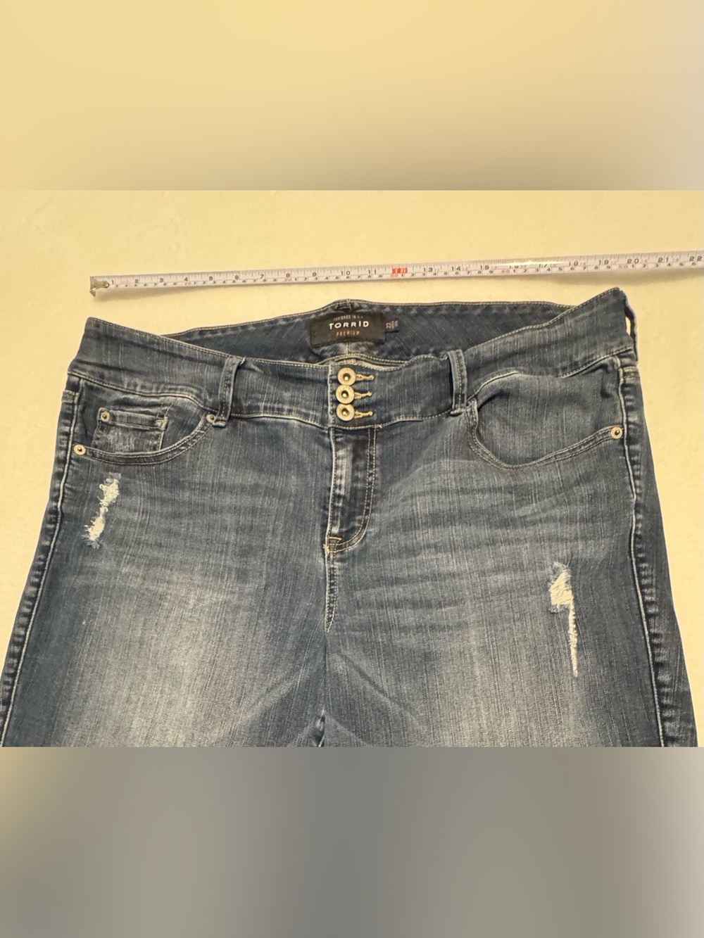 Torrid Premium Denim High Rise Stretch Slight Distressed Bermuda Shorts Size 22 - Picture 5 of 7